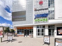 K-Supermarket Yliveto heti tien toisella puolella.