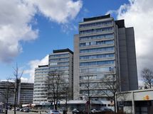 Torikatu 6 (lähin kuvassa)