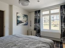 Eteisen viereinen makuuhuone