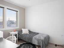 Toinen makuuhuone. Tämän makuuhuoneen yhteydessä on vaatehuone.