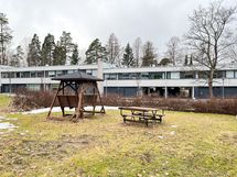 Pihassa on oleskelualue.