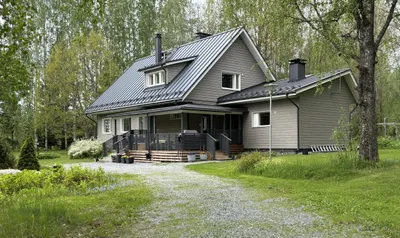 Omakotitalo, 2 mh, tupakeittiö, takkahuone, sauna, kph, khh, 2 wc, vh, et, yläaula, 176/215 m², Liuksiala