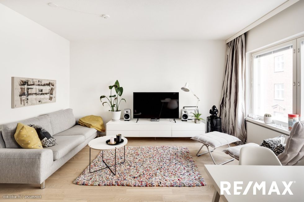 Tilava olohuonepuoli