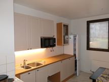 Monipuolinen ja tilaa ruokailuun keittiösä