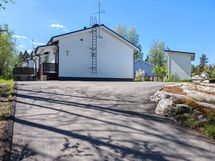 Talolle on oma pihatie eikä oman pihan poikki ole kulkuyhteyttä muille pihoille.