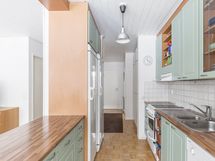 Täyskorkeat jääkaappi ja pakastin (Rosenlew).