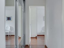 Kaapistot käytävällä