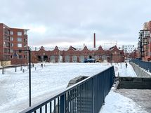 Konepaja ja sen monipuoliset palvelut ovat tämän kodin naapurissa.