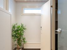 Yläkerran kylpyhuone/sauna
