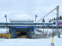 Tapanilan juna-asemalle matkaa 1,1km kävellen asunnolta. (14 minuuttia kävellen).