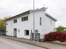 Julkisivu kadulle päin / Fasad mot gatan