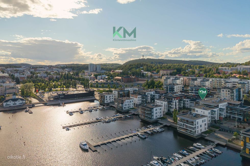 Talo kauniilla paikalla Kallaveden äärellä satamassa