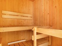 Pieni oma sauna kruunaa kodin.