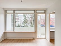 Vuosi sitten remontoitu koti huoneiston levyisellä parvekkeella ja hyvällä sijainnilla