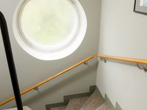 Yläkerran portaikkoa