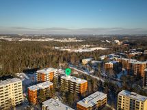Huippusijainti Keskuspuiston kupeessa.