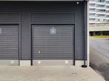 Vuokralainen voi ottaa autotallin 82€/kk