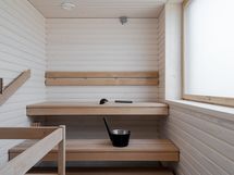 Yhtiön saunaosasto A-portaan viidennessä kerroksessa