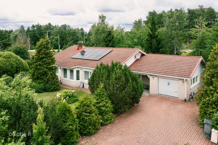 Omakotitalo, 4h+k+kph+s+2wc+khh+autotalli, 122 m², Nuorikkala, Raisio