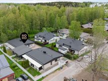 Simonlaakso on rauhallinen ja luonnonläheinen paikka asua ja alueelta löytyy upeat ulkoilumaastot! 