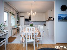 Olohuoneen ja keittiön väliseinä on poistettu