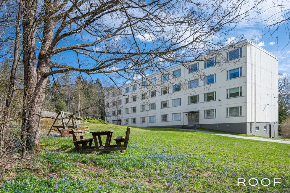 Asunto Oy Kaukrinne sijoittuu Kauklahden Bassenrinteeseen luonnonkauniille paikalle.