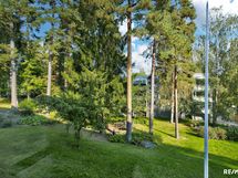 Näkymä makuuhuoneen ikkunasta