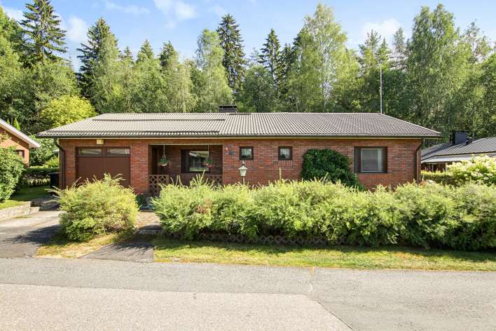Omakotitalo, 4h+k+kph+s+khh+at, 155/248 m², Karhuvuori, Lappeenranta
