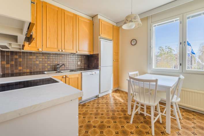 Kerrostalo, 3h, k, wc, kph, s, vth, lasitettu parveke, 67 m², Vallikallio – pohled 3