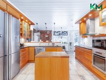 Keittiössä on laattalattia