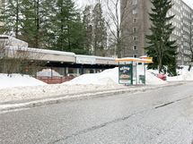 Ravintola Pikku Ranska lähellä kotia, samoin bussipysäkit.