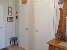 Käynti kylpyhuoneeseen ja vaatehuoneeseen