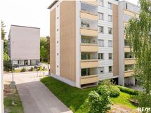 Tyypilliset isot vehreät sisäpihat tässä korttelissa.
