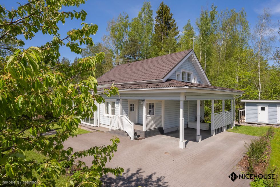 Tervetuloa upeaan taloon Kultasiiventielle Vantaan Nikinmäkeen!