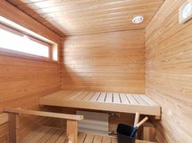 Ikkunallinen sauna.