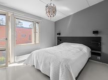 Makuuhuoneen yhteydessä ranskalainen parveke