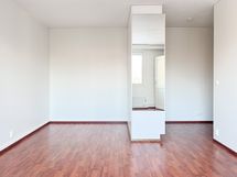 Alkovi on noin 1,5m syvä x 2m leveä.