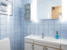 Alakerran erillinen WC