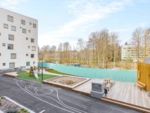 Valokuva asunnosta A 05 - parvekkeelta näkymät ovat korttelipihalle.