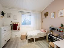 Yläkerran makuuhuone