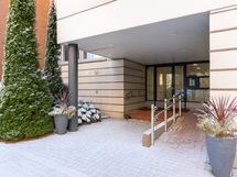 Sisääntulo rappukäytävään.