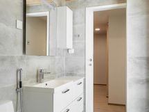 Alakerran kylpyhuone