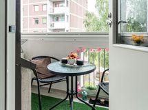 Makuuhuoneesta käynti parvekkeelle