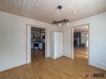 Ruokailutila / makuuhuone