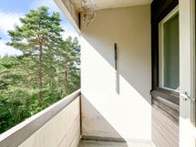 Parveke on hyvän kokoinen