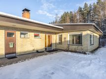 Etupihan terassi ilta-auringon puolella