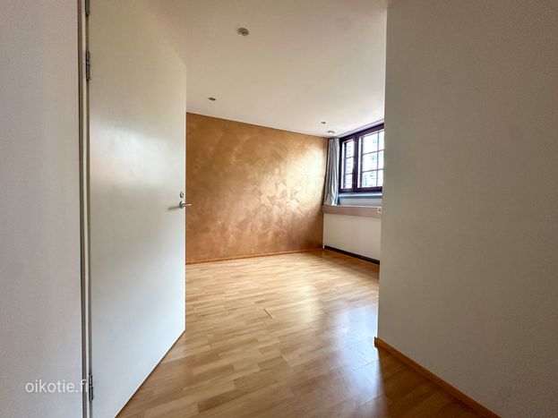 Business premises image