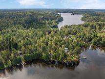 Molemmat alueen järvet , välissä Nuorakoski