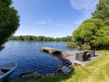 Laiturin päässä vettä 2m