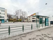 Linja-autopysäkit Laittasaarentiellä asunnolta 350m. (5min).